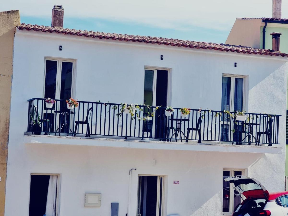 Suite Cornelia ซานตา เตเรซา กัลลูรา ภายนอก รูปภาพ